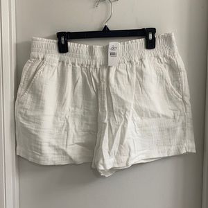 White linen short